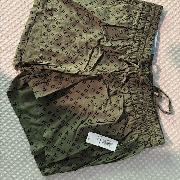 NWT green and black shorts - Picture 3 of 3